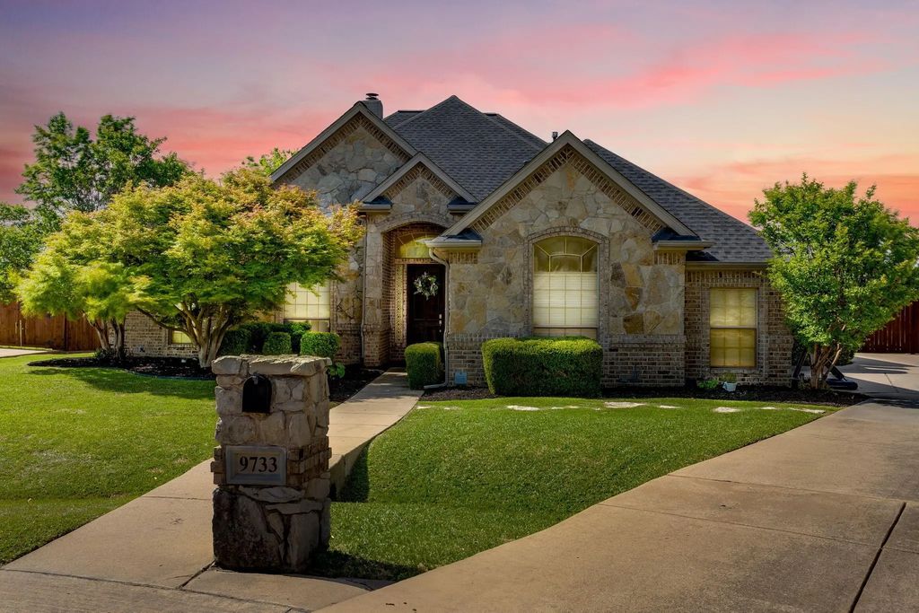 9733 Corral Drive, Fort Worth