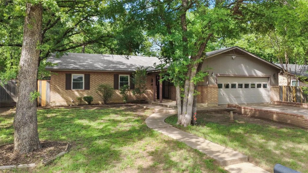 1109 Pine Ridge Drive, Azle