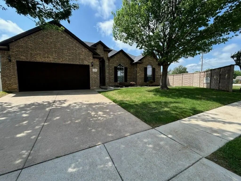 1500 Park Crest Drive, Crowley