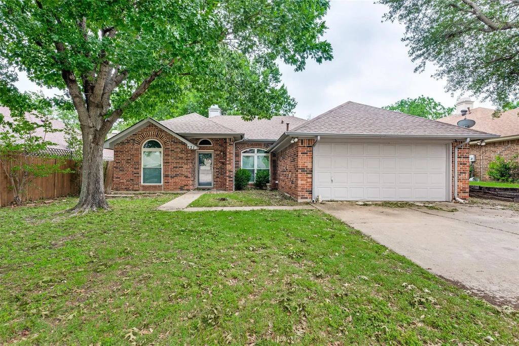 721 Deauville Drive, Fort Worth