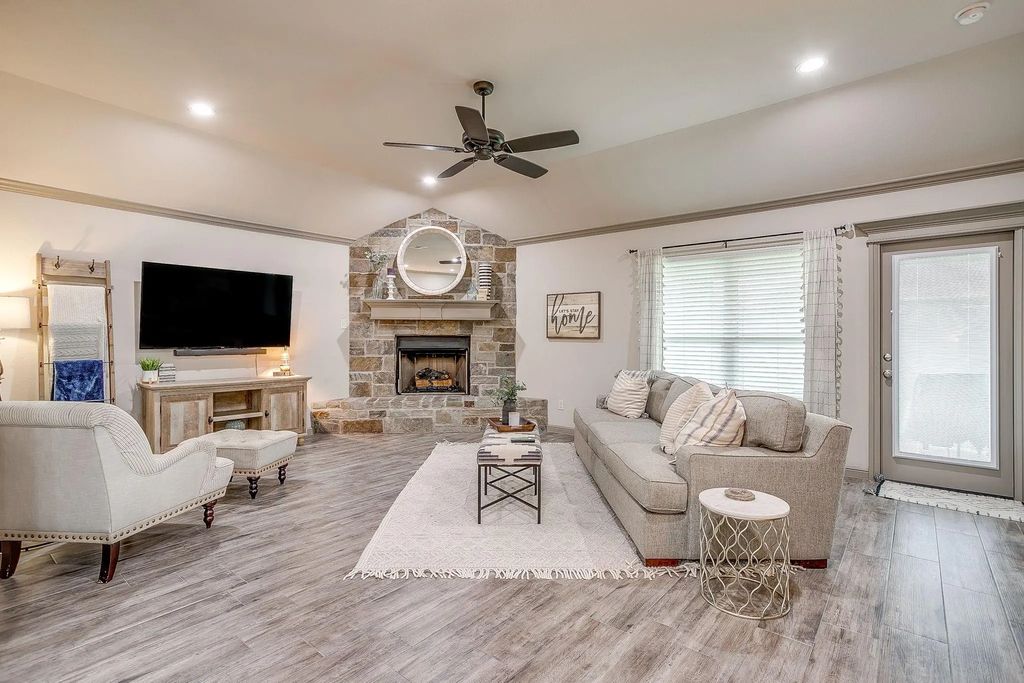 3332 White Horse Drive, Granbury