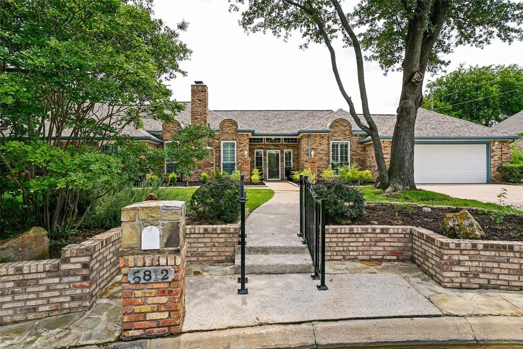 5812 Ponderosa Street, Colleyville