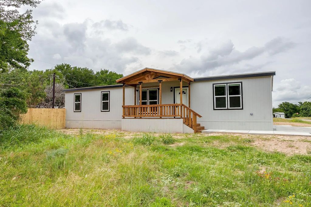 5900 Arrowhead Drive, Granbury