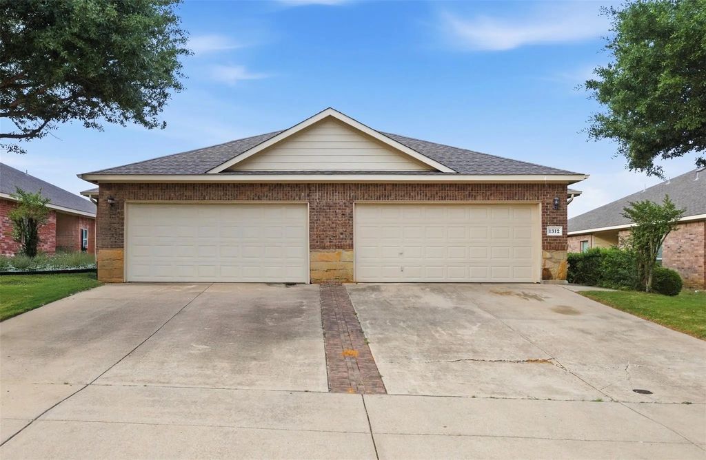 1312 Piedmont, Mansfield