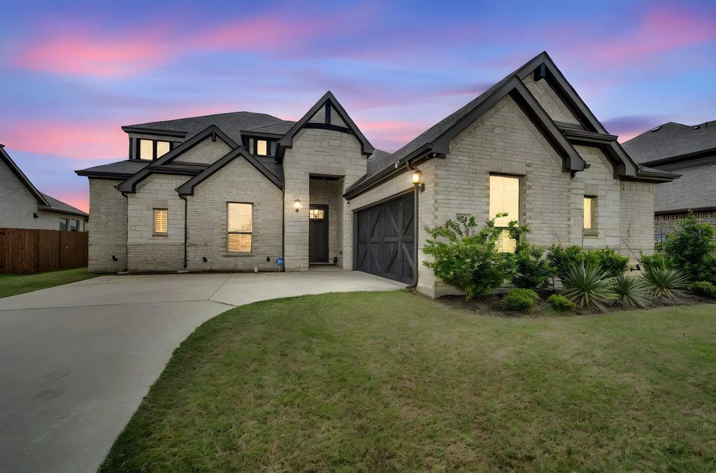 624 Sirius Lane, Waxahachie