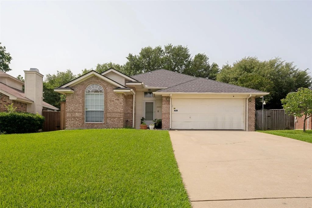 1825 Yorkshire Street, Fort Worth
