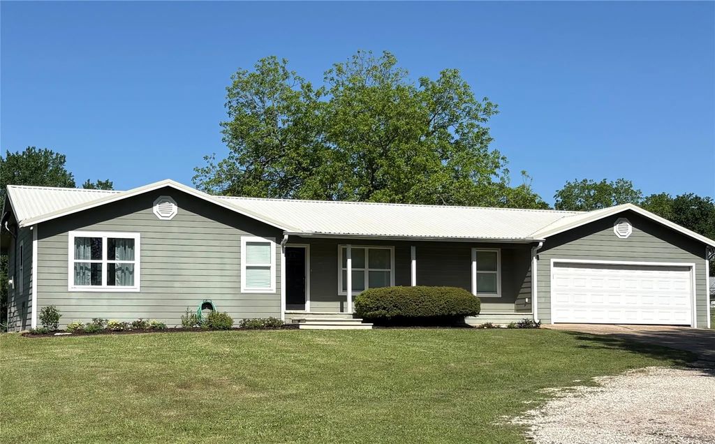356 County Road 1439, Sulphur Springs