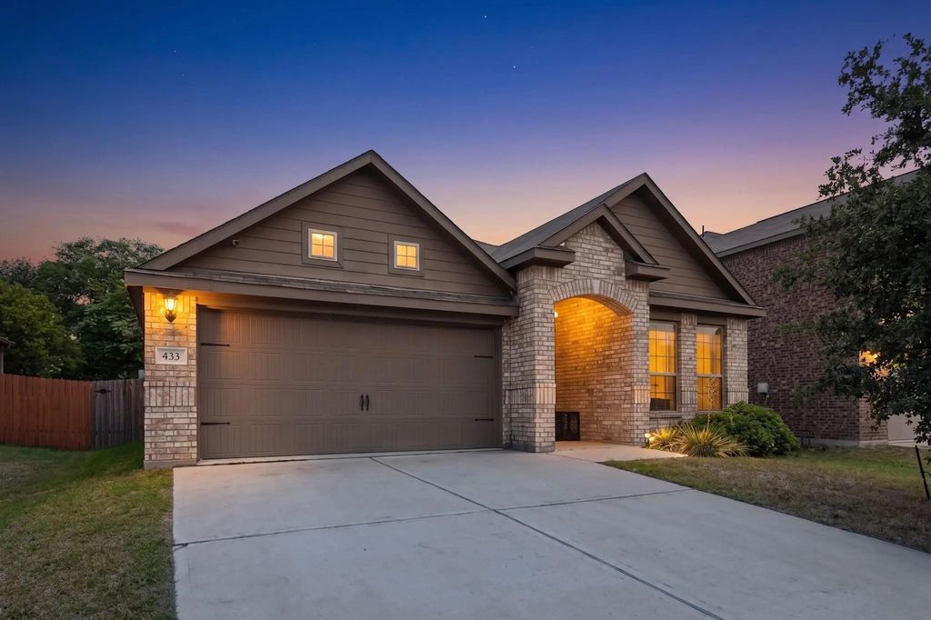 433 Cross Ridge Circle N, Fort Worth