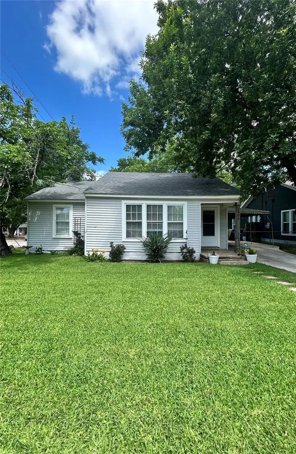 608 W Baldridge Street, Ennis