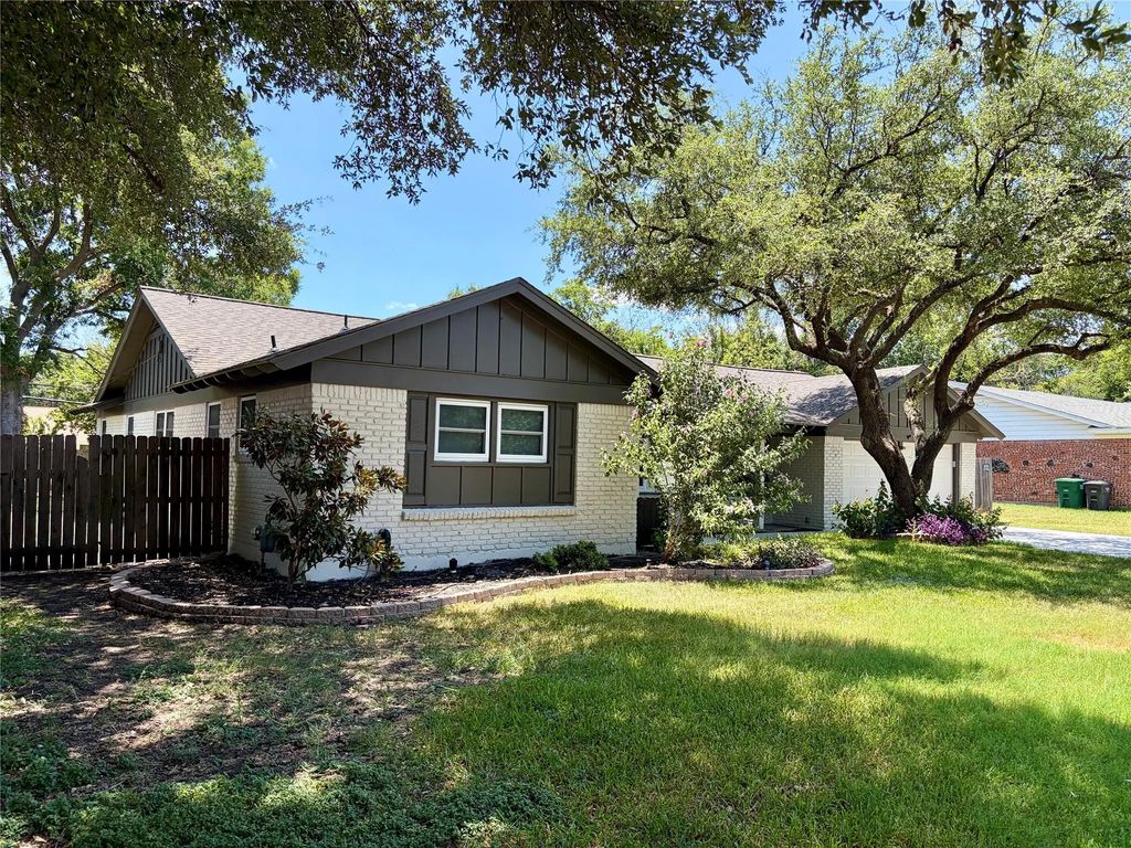 5805 Wedgmont Circle N N, Fort Worth
