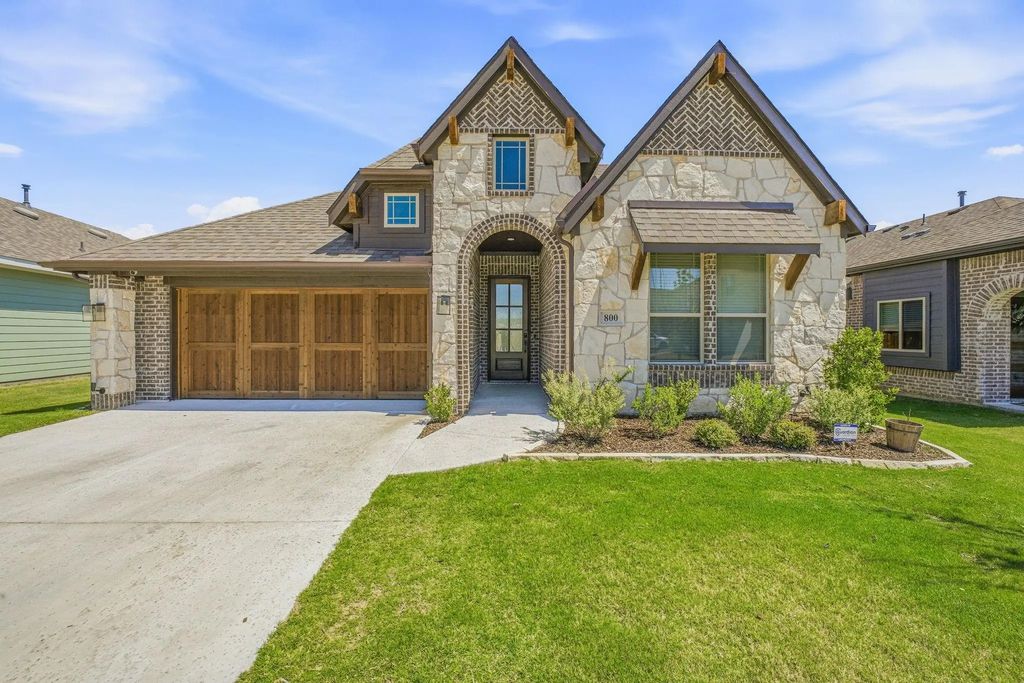 800 Jaguar Ridge, Godley