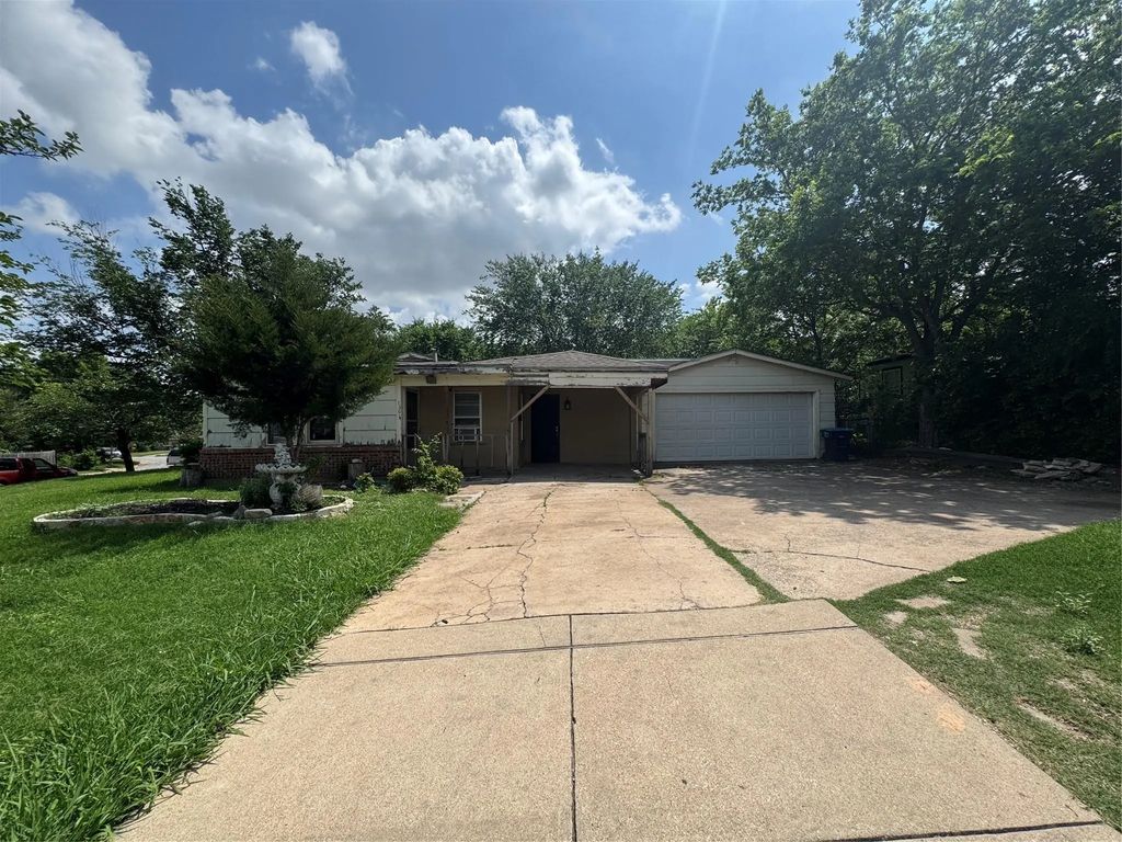 1301 Sharondale Street, Fort Worth