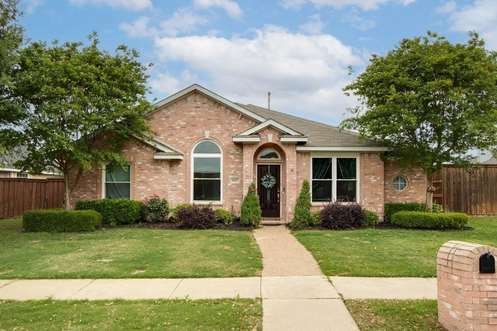 1217 Shady Elm Lane, Lewisville