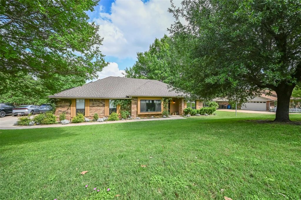 912 N Dove Road, Grapevine