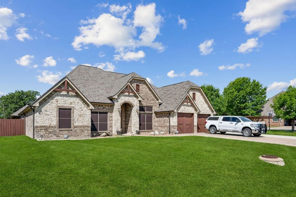 3000 Elkton Drive, Granbury