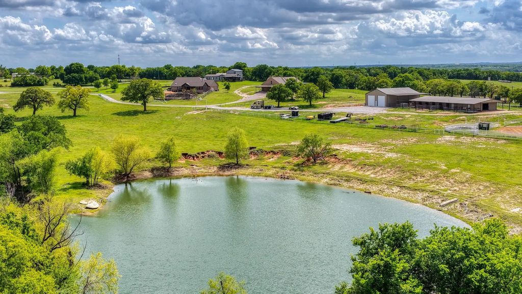 303 Private Road 3365, Boyd