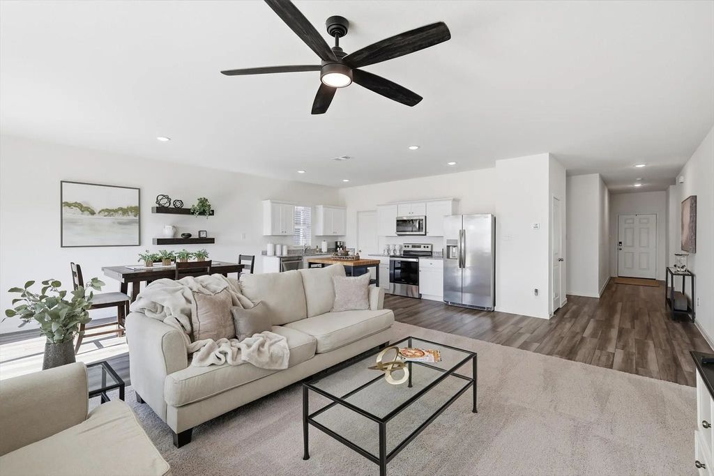 1545 Shadow Hawk Drive, Fort Worth