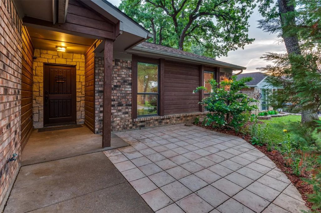 2116 Rainwood Court, Arlington