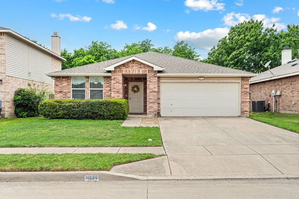 16529 Woodside Drive, Fort Worth