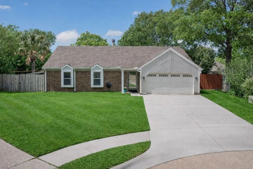 417 Creekmeadow Lane, Lewisville