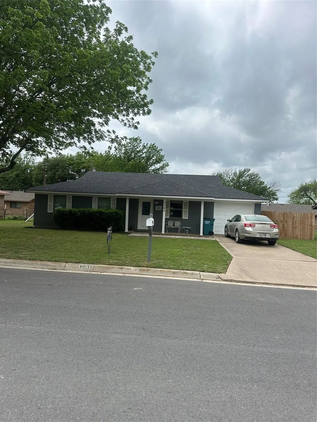 1201 N Taylor Street, Gainesville