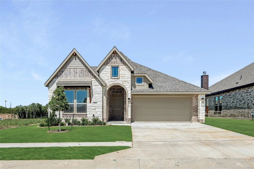 213 Seminole Trail, Alvarado