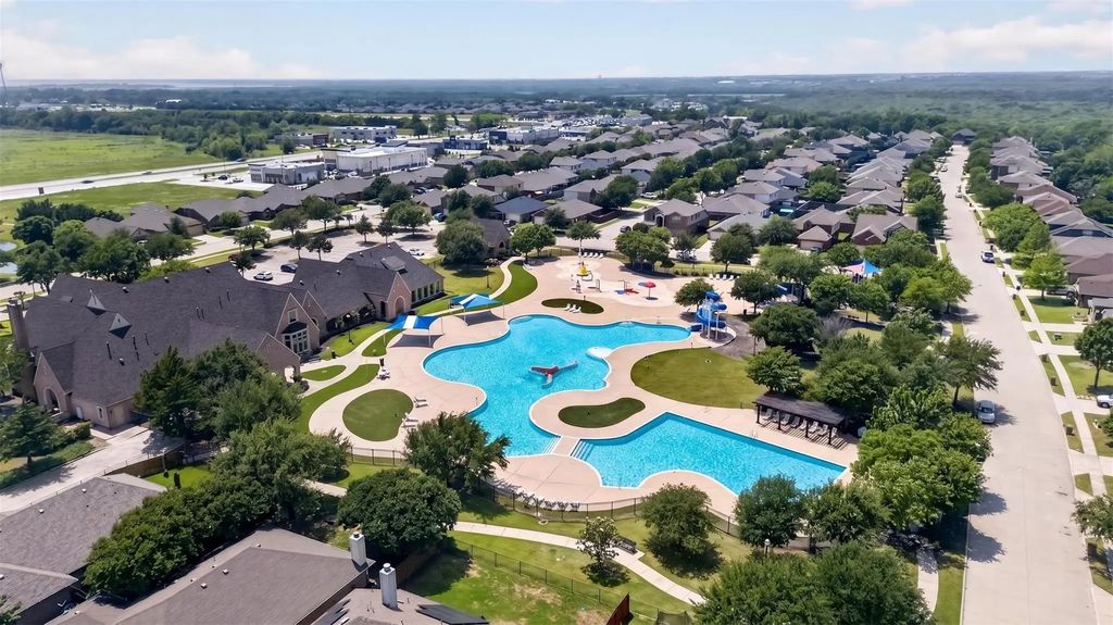 921 Bowie Drive, Lavon
