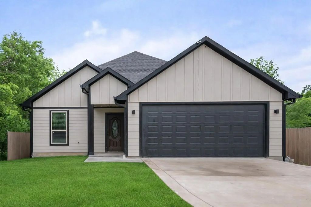 313 E 13th, Corsicana