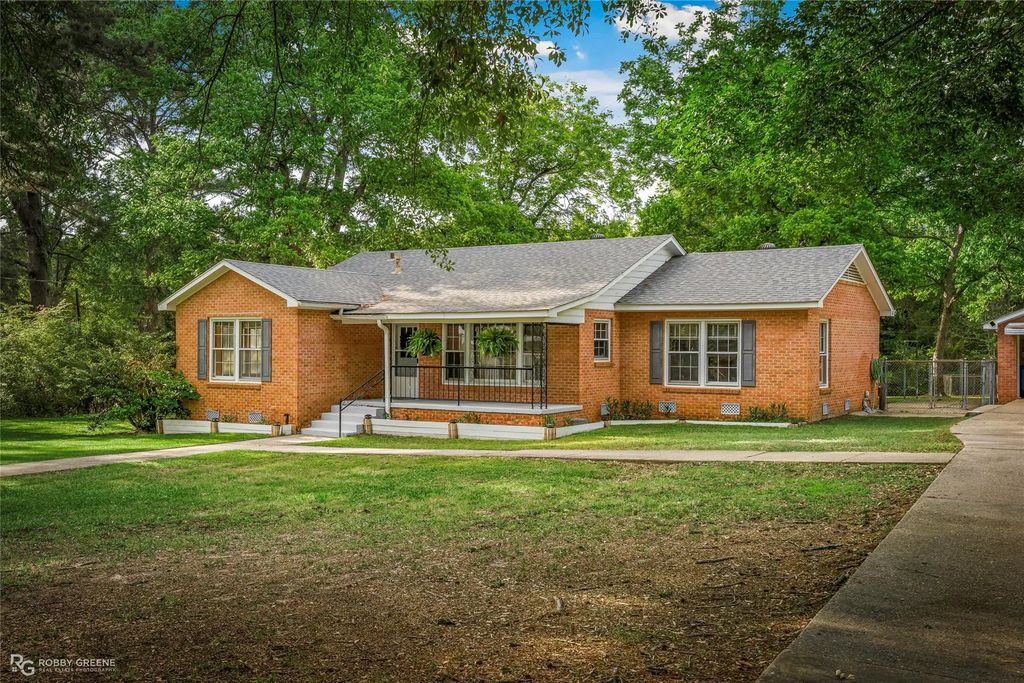307 Emerald Drive, Minden