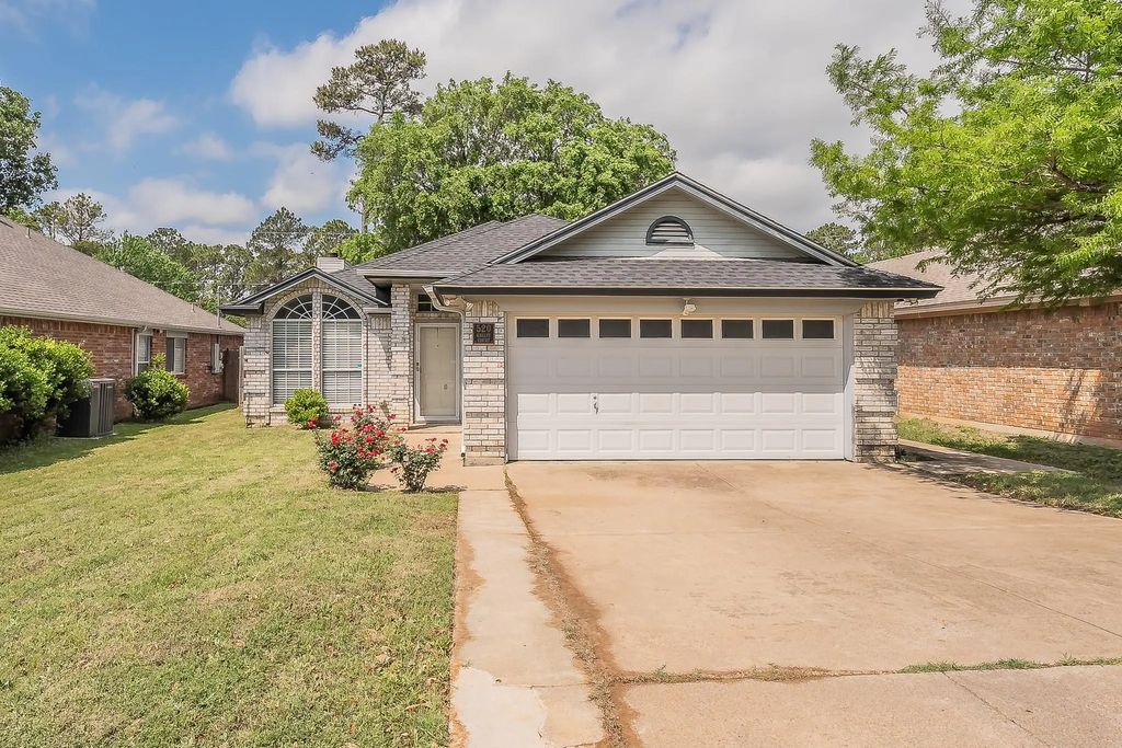 520 Kelley Court, Fort Worth