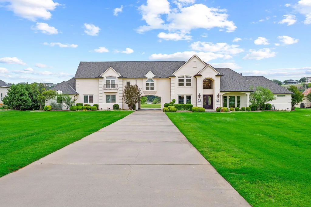 1300 E Scandinavian Court, Granbury
