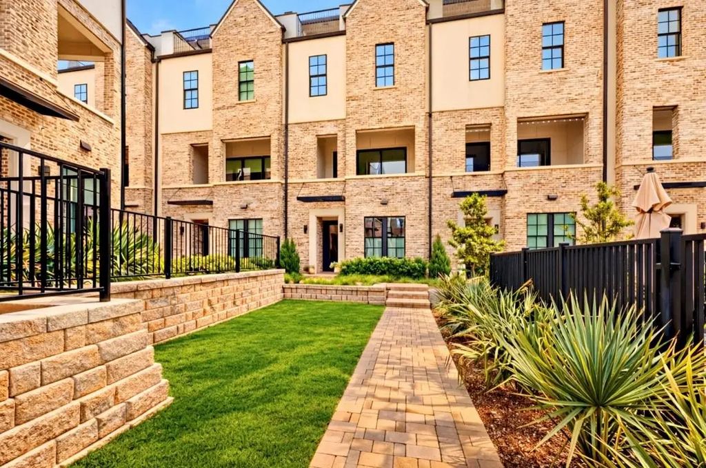 645 Dalton Lane, Irving