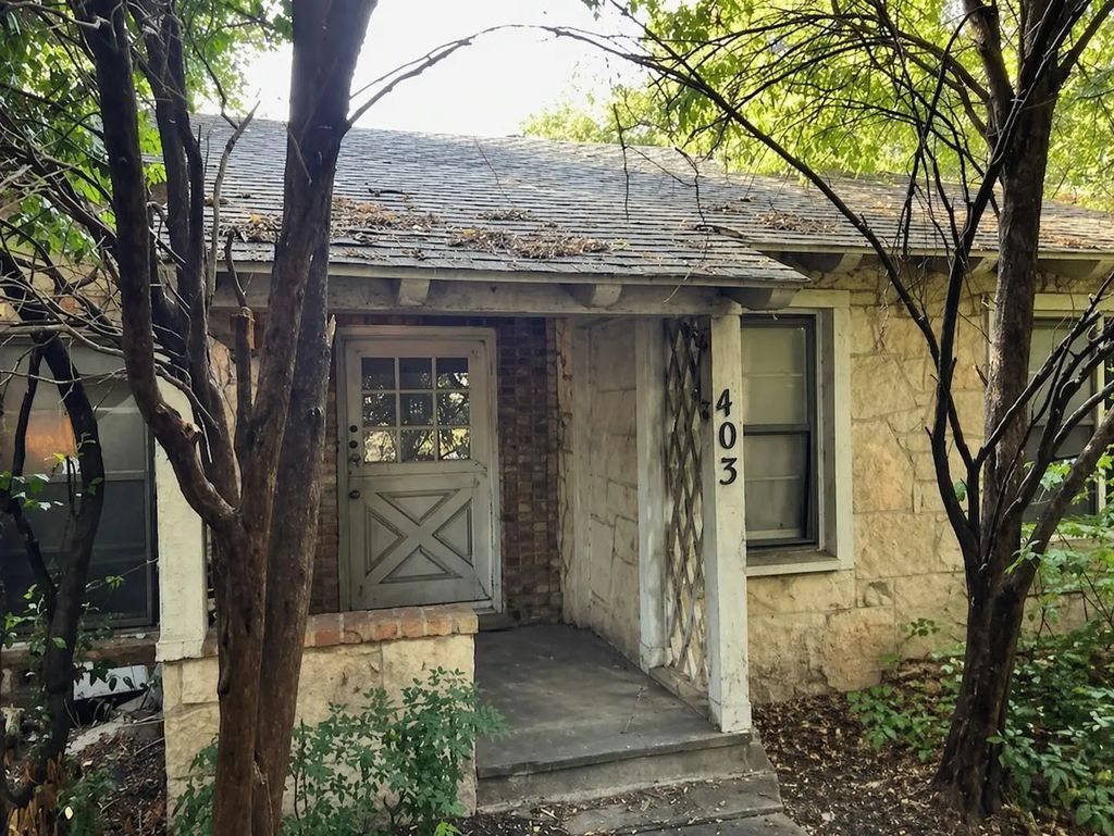 403 N Tennant Street, Dallas