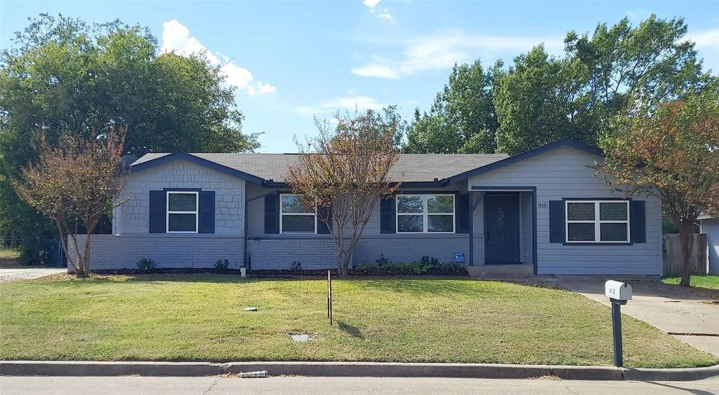 410 Hillcrest Street, Mansfield
