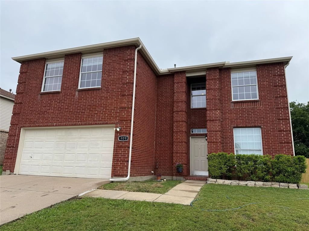 909 Carthage Way, Arlington