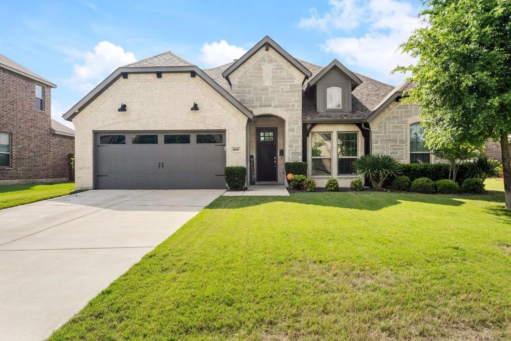 1605 Granite Way, Waxahachie