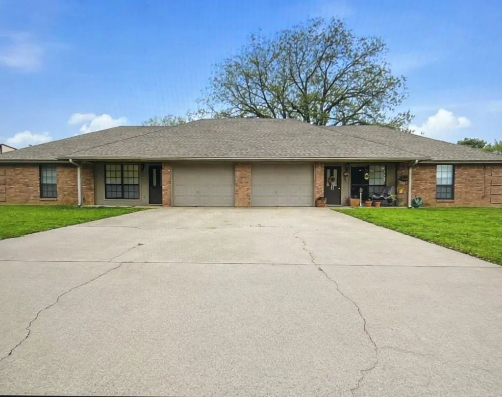 167 & 169 Ben Hogan Drive, Stephenville
