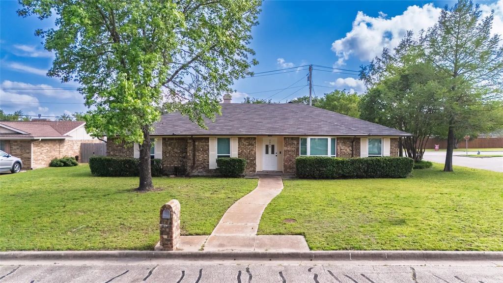 2008 Peacock Lane, Greenville
