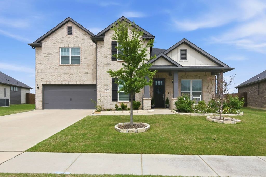 1112 Rushmore Drive, Burleson
