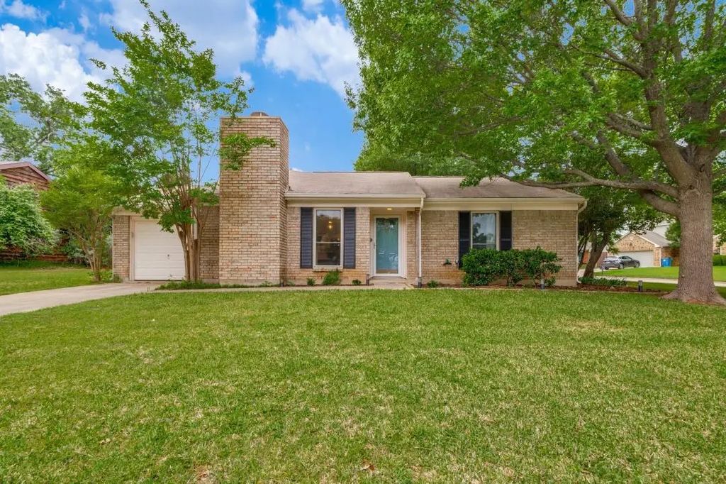 1041 S Riverside Drive, Grapevine