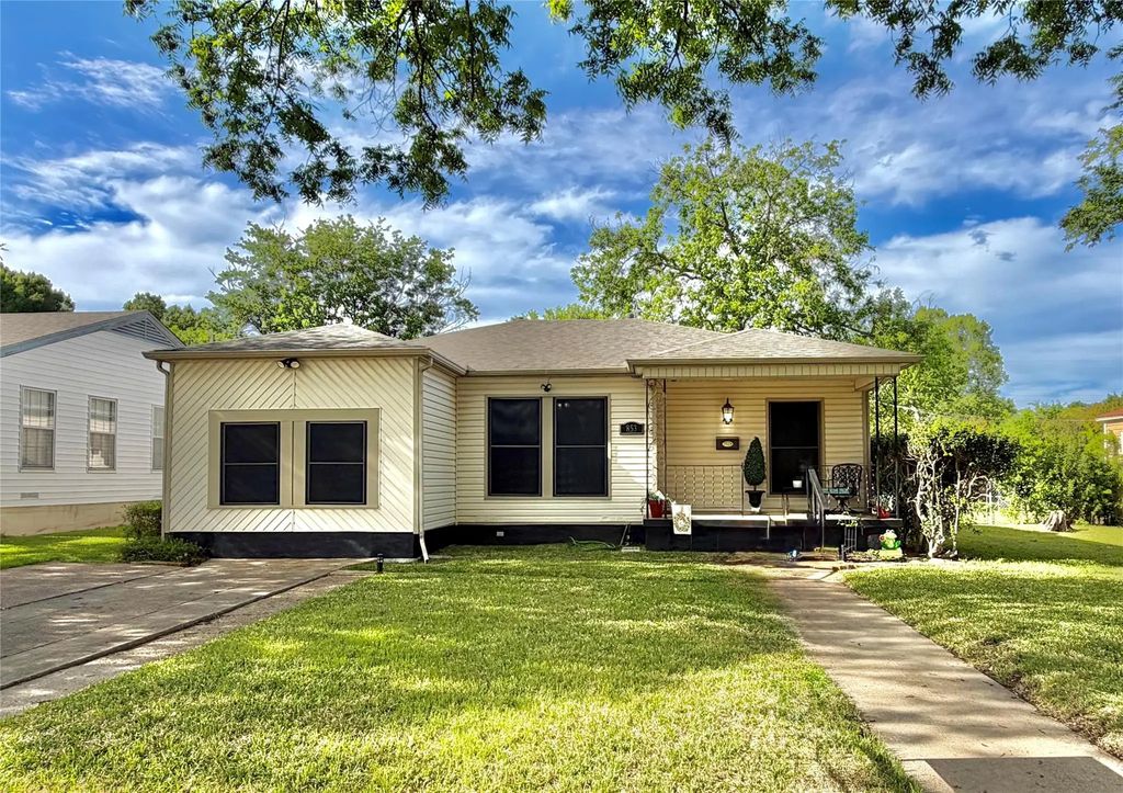 853 Holly Drive, Garland
