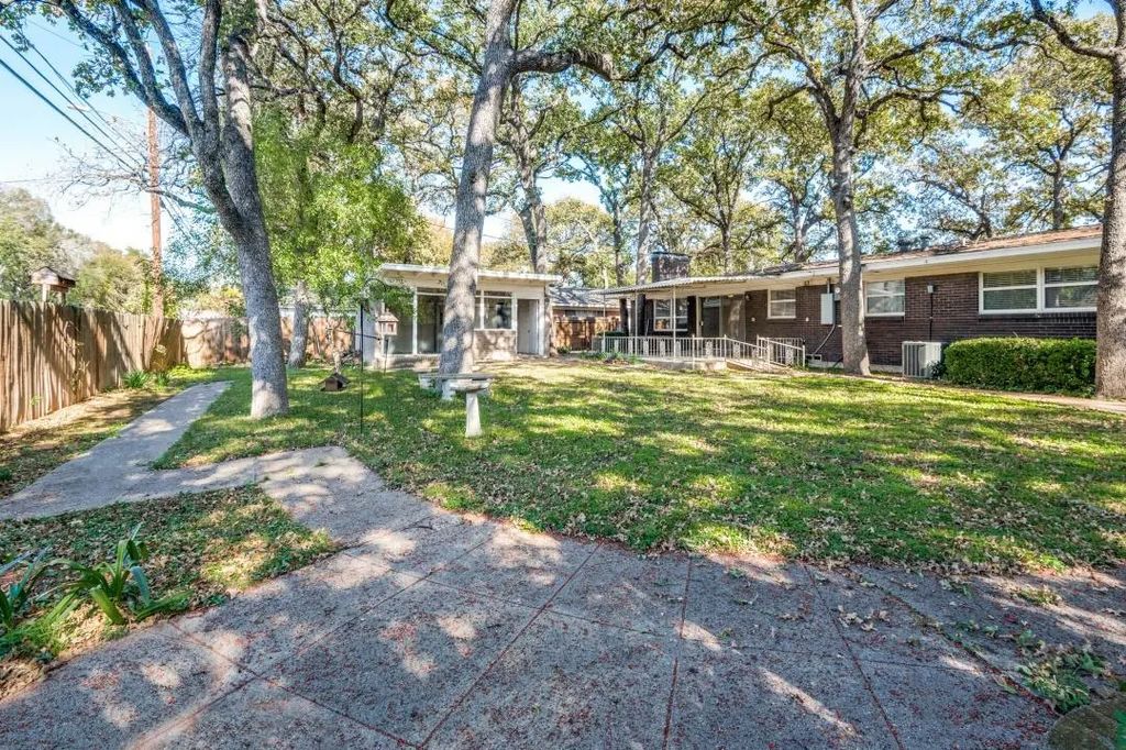 1919 Betsy Lane, Irving