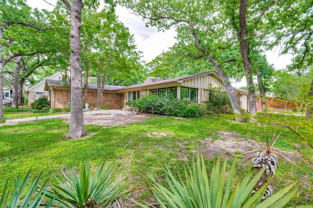 1602 Glen Valley Drive, Irving
