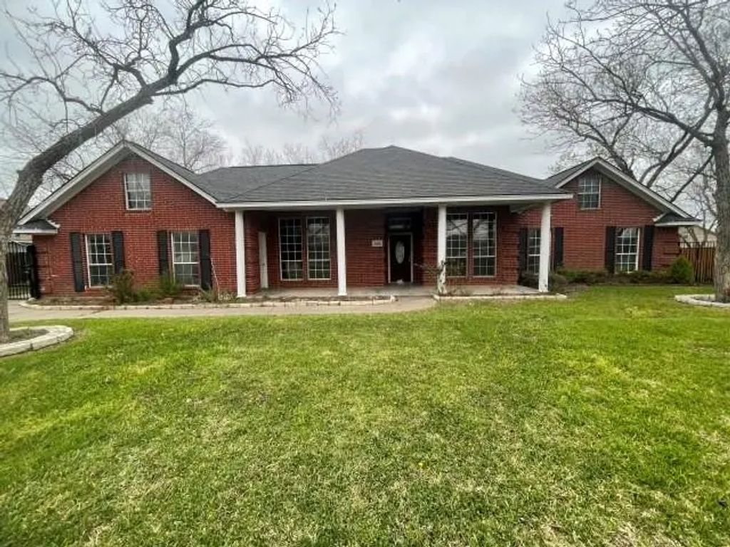9302 S Longwood Drive, Granbury