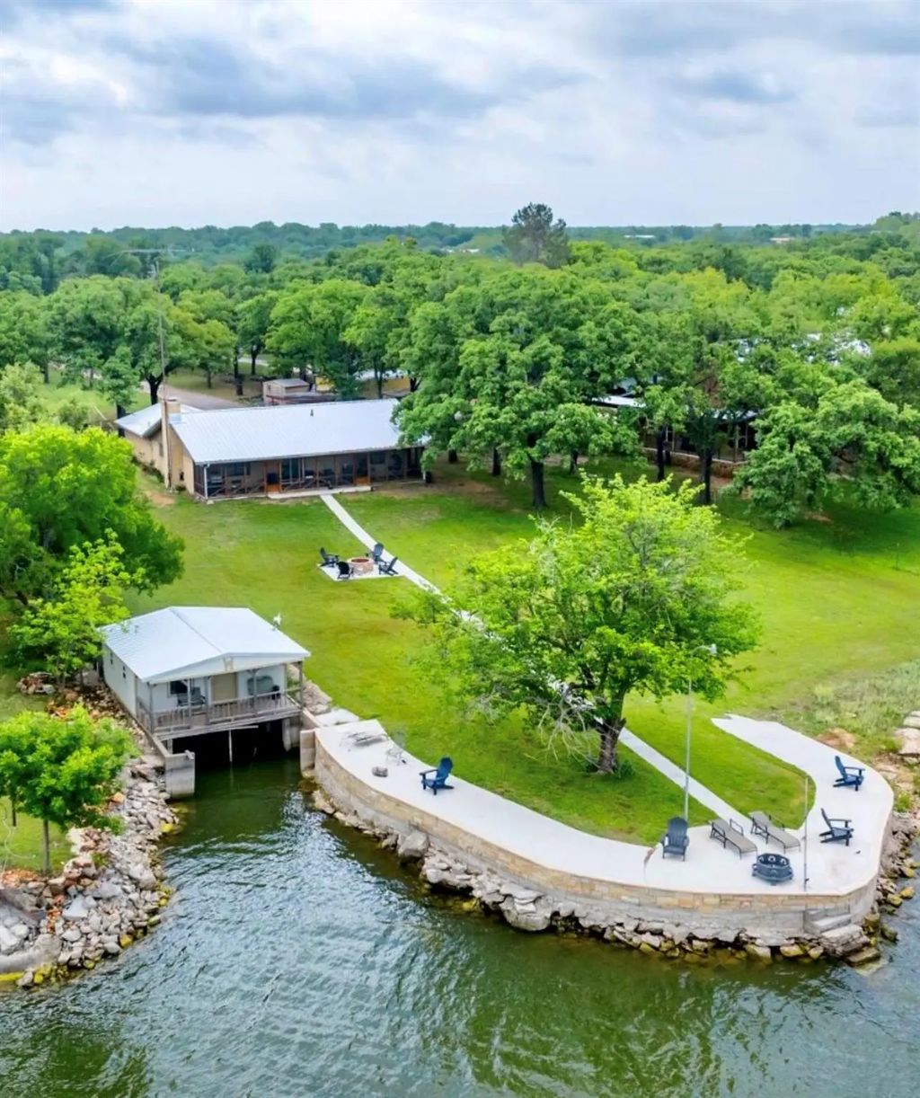 214 County Road 565, Eastland
