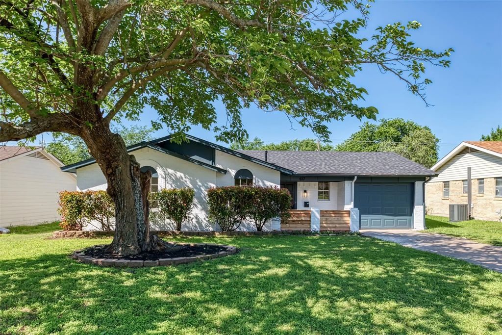 617 Nw Newton Drive, Burleson