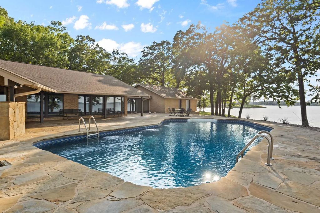 360 County Road 2136, Pittsburg