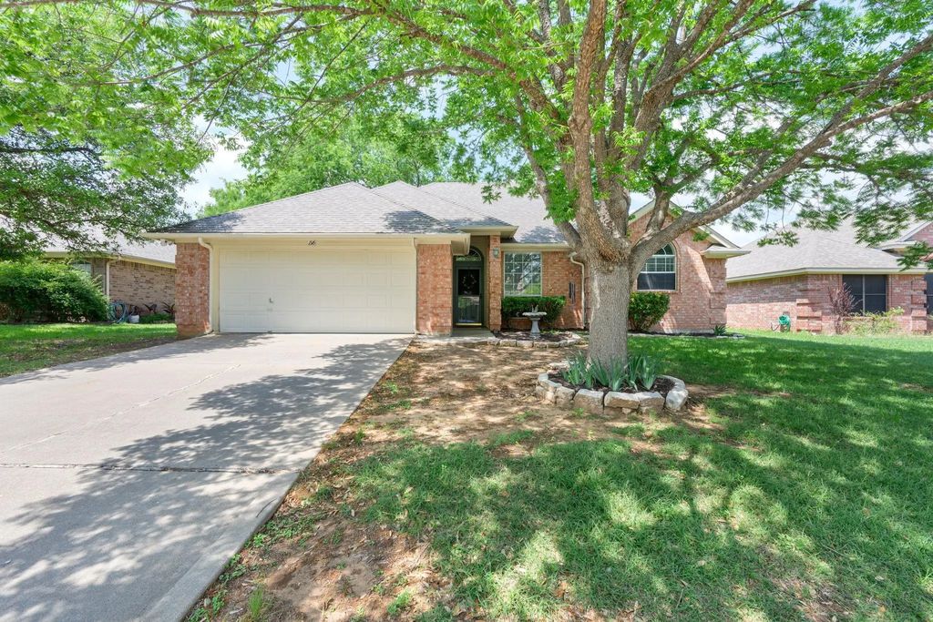 1516 Clover Lane, Granbury