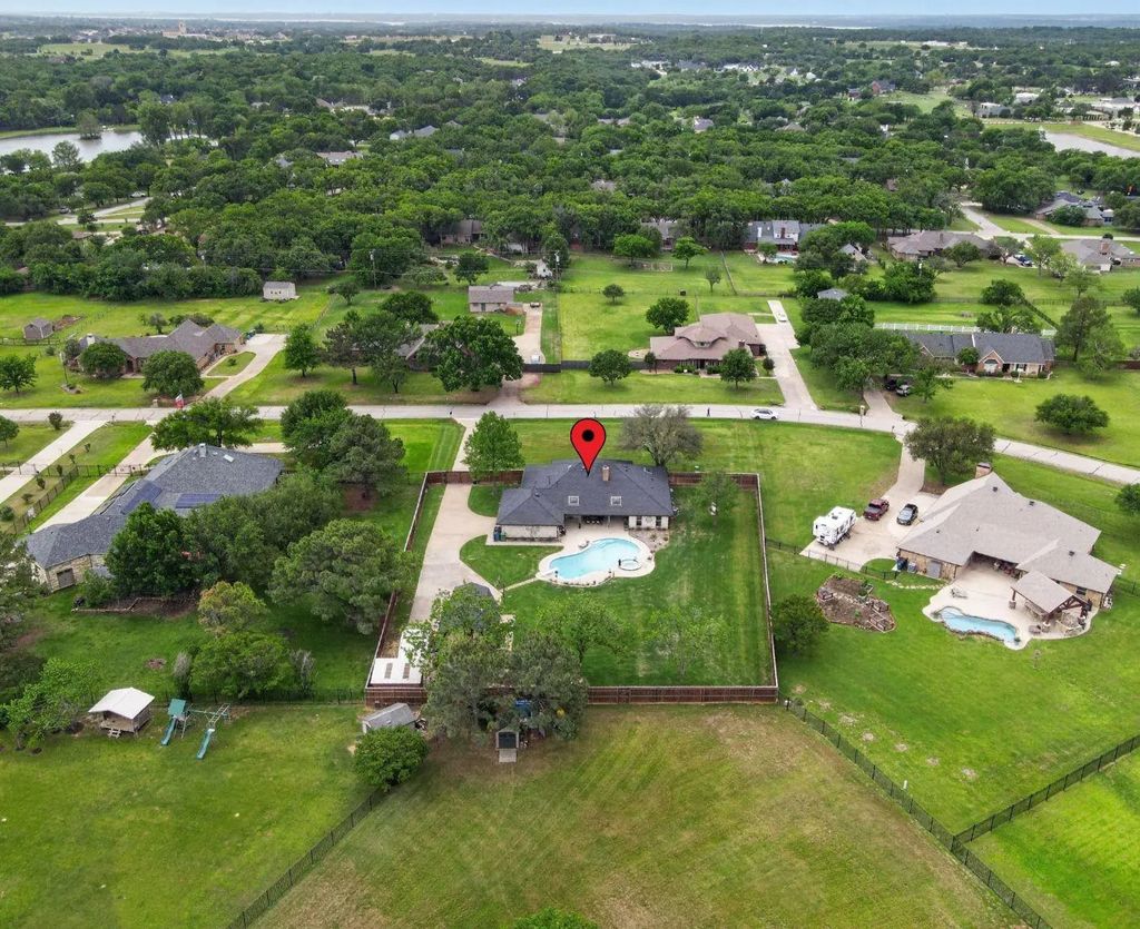 205 Oak Trail Drive, Double Oak