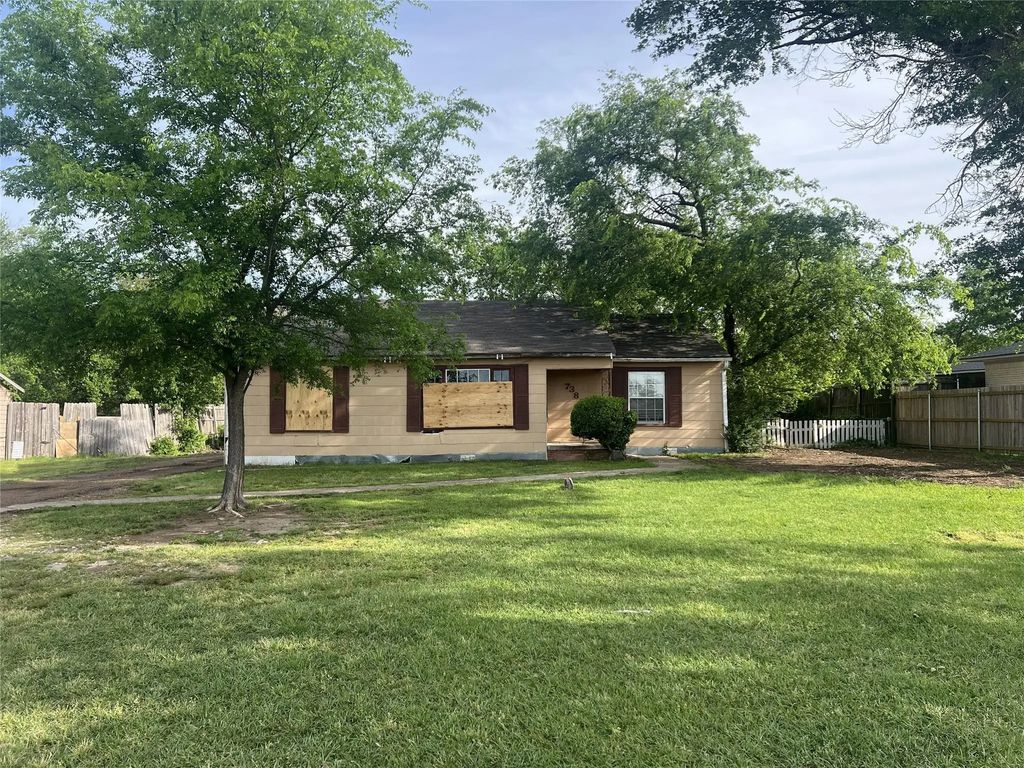 738 Houston Street, Sulphur Springs